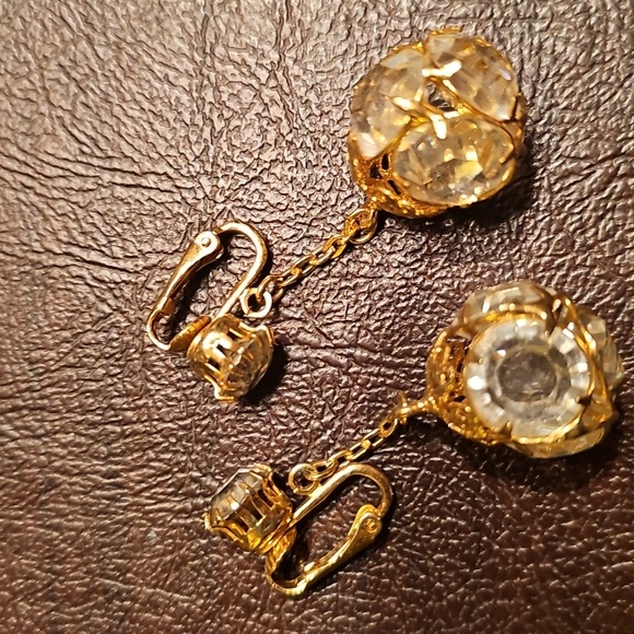 Vintage gold-tone crystal drop earrings, featuring faceted clear crystals 1980s - Picture 3 of 3